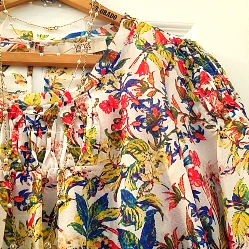 VINTAGE AMERICA Smocked Floral Boho Peasant Top Red Blue White NWT